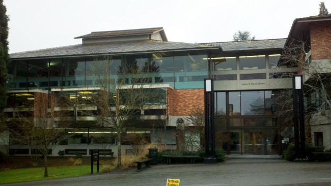 Aubrey_Watzek_Library_at_Lewis_and_Clark_College_-_Portland,_Oregon