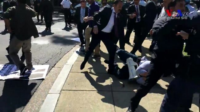 2017-05-16-Twitter-Washington_DC_Protest