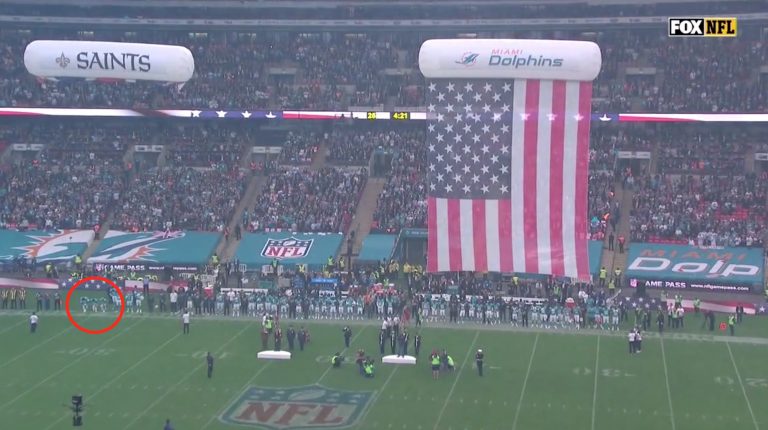 Fox Ignores Nfl Players Kneeling During National Anthem During Live Broadcast