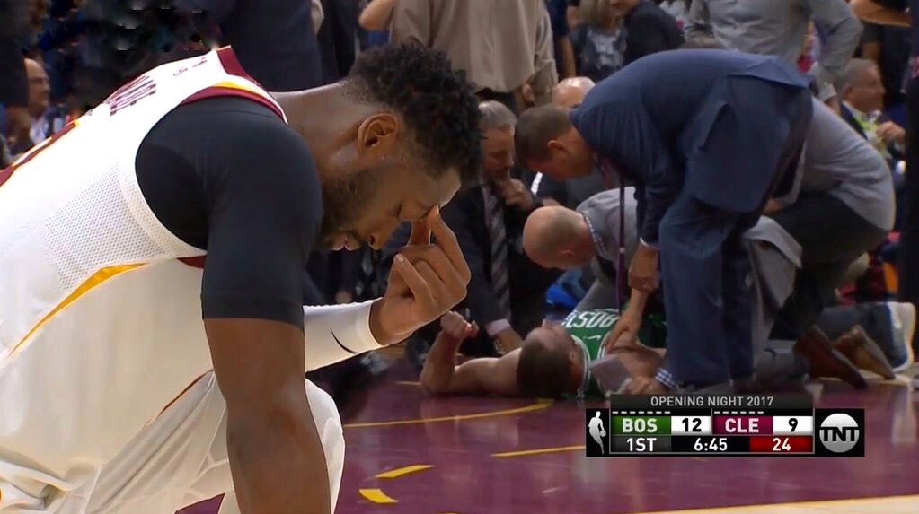 The NBA's Gordon Hayward Suffered a Horrifying Leg Injury