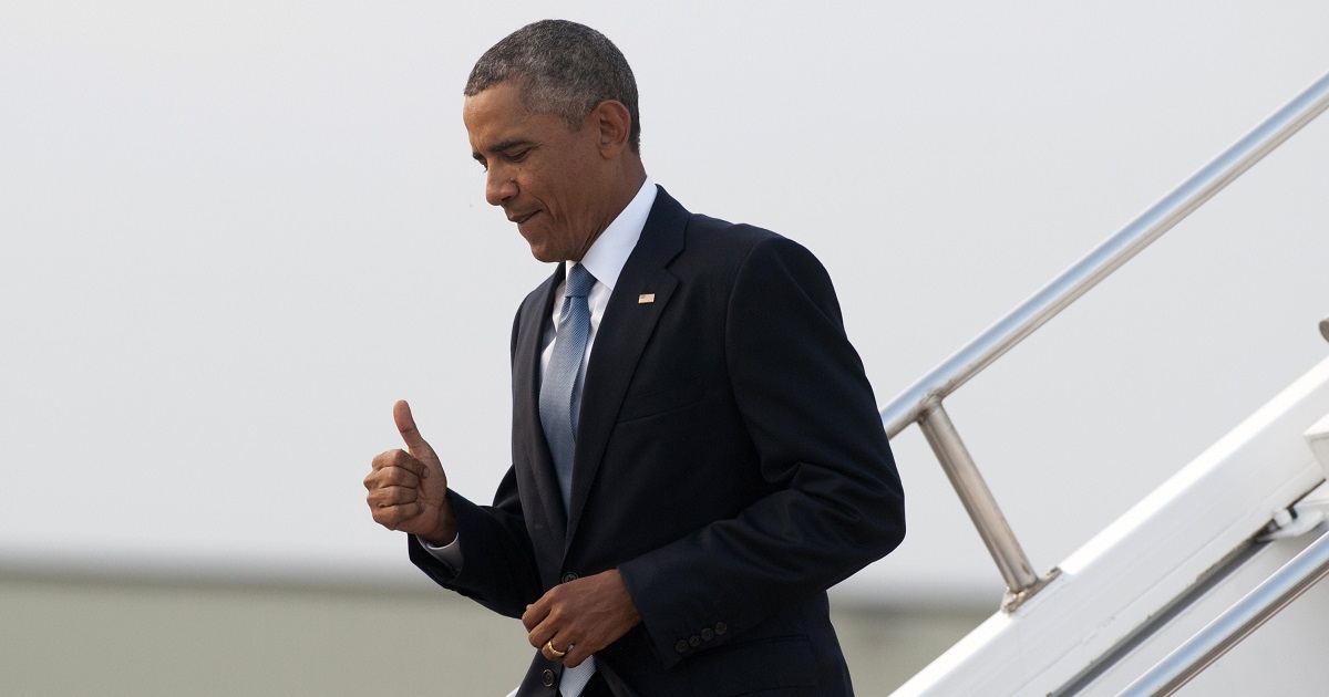 Obama-thumbs-up-GettyImages-454550364.jpg