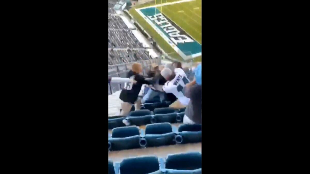 VIDEO Philadelphia Eagles Fans Brawl at Lincoln Financial Field