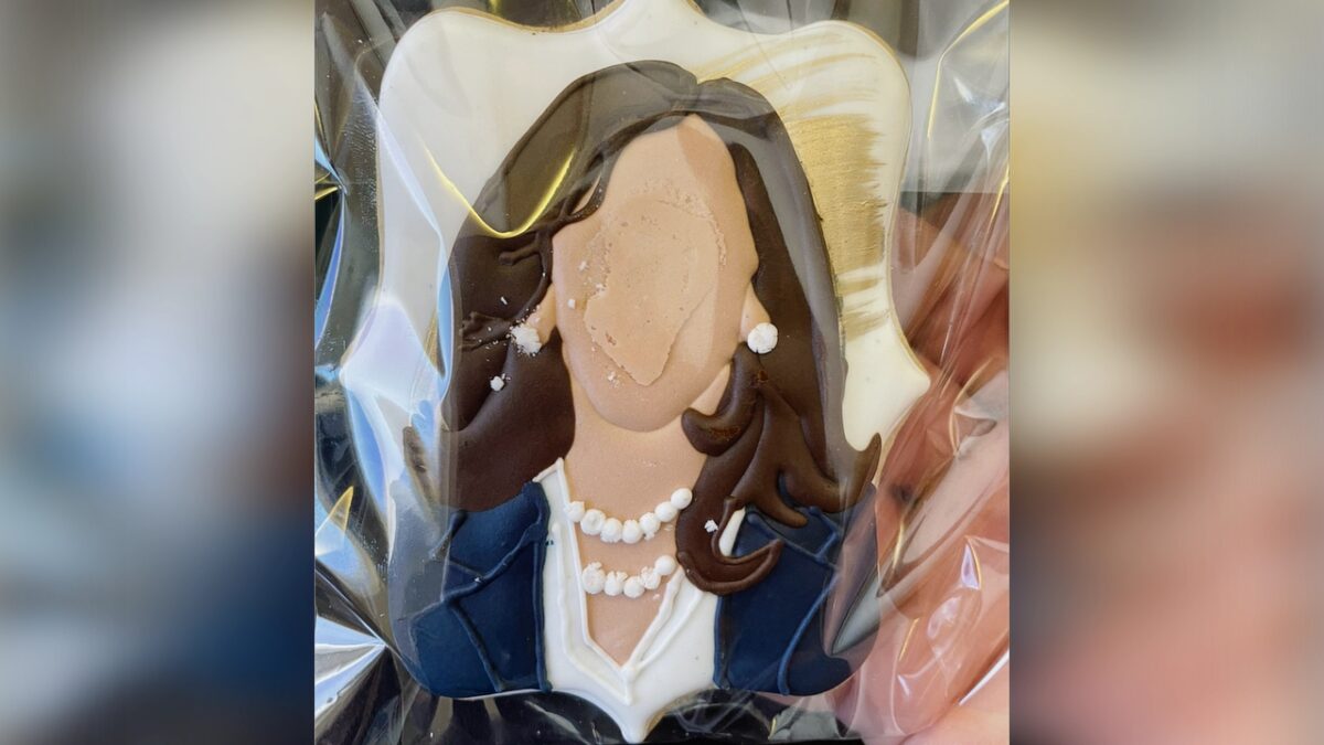 Republicans Slam VP for Giving Reporters Kamala Harris Cookies