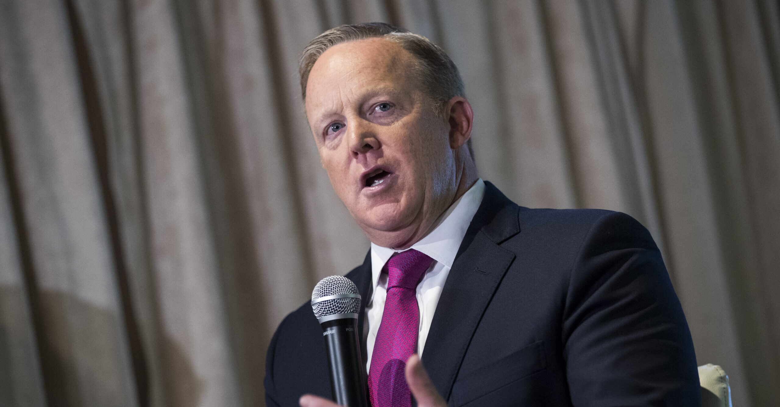Sean Spicer Dunked on for Confusing Pearl Harbor Attack with D-Day: ‘Majored in History at Trump University’ (mediaite.com)