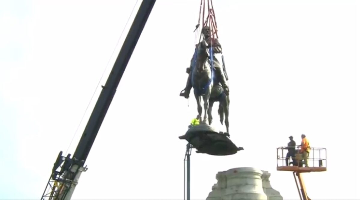 Robert E Lee Statue Removed in Virginia