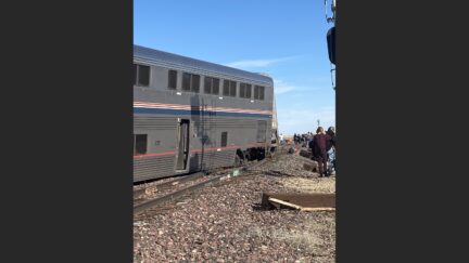 amtrak train derailed in montana