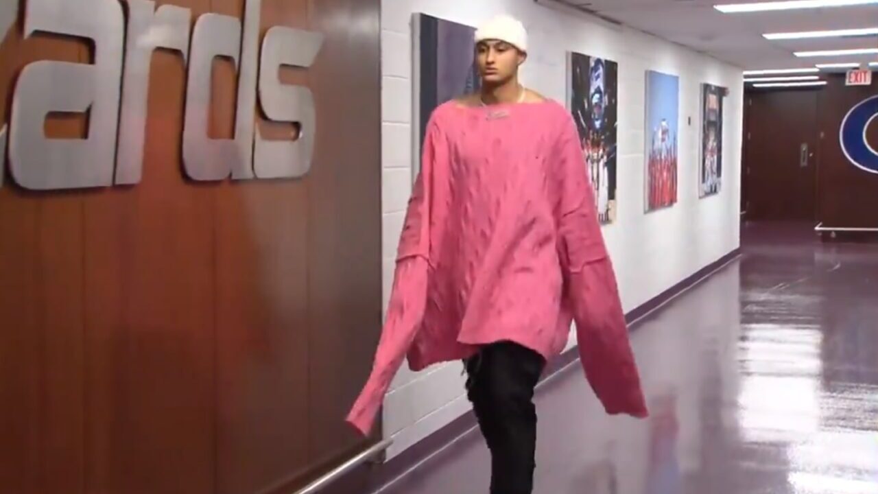 LeBron and NBA Fans Roast Kyle Kuzma's Giant Sweater