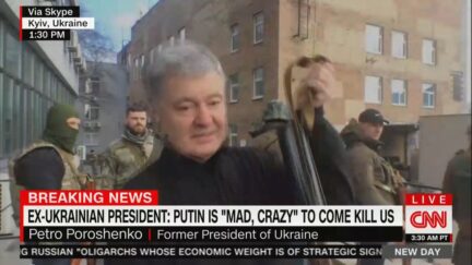 Petro Poroshenko shows off gun on CNN