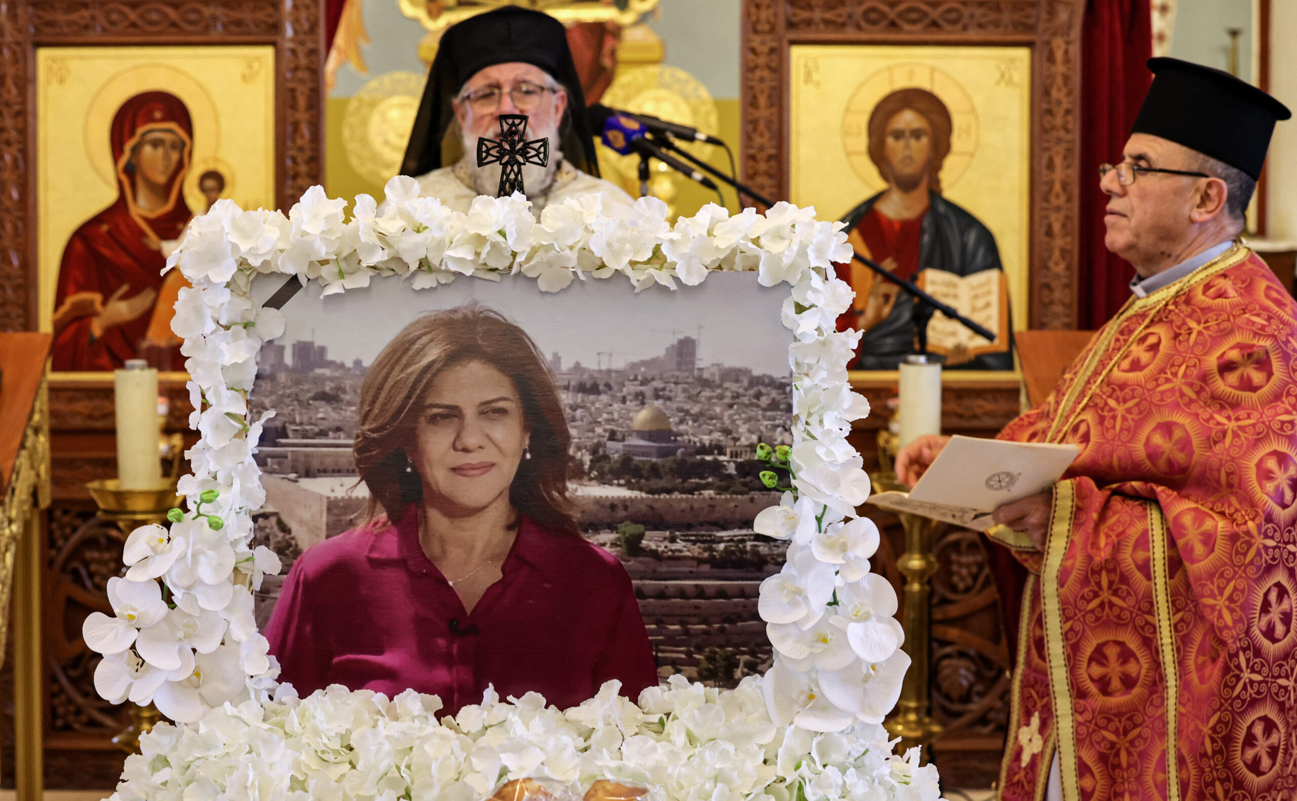 Shireen Abu Akleh being mourned