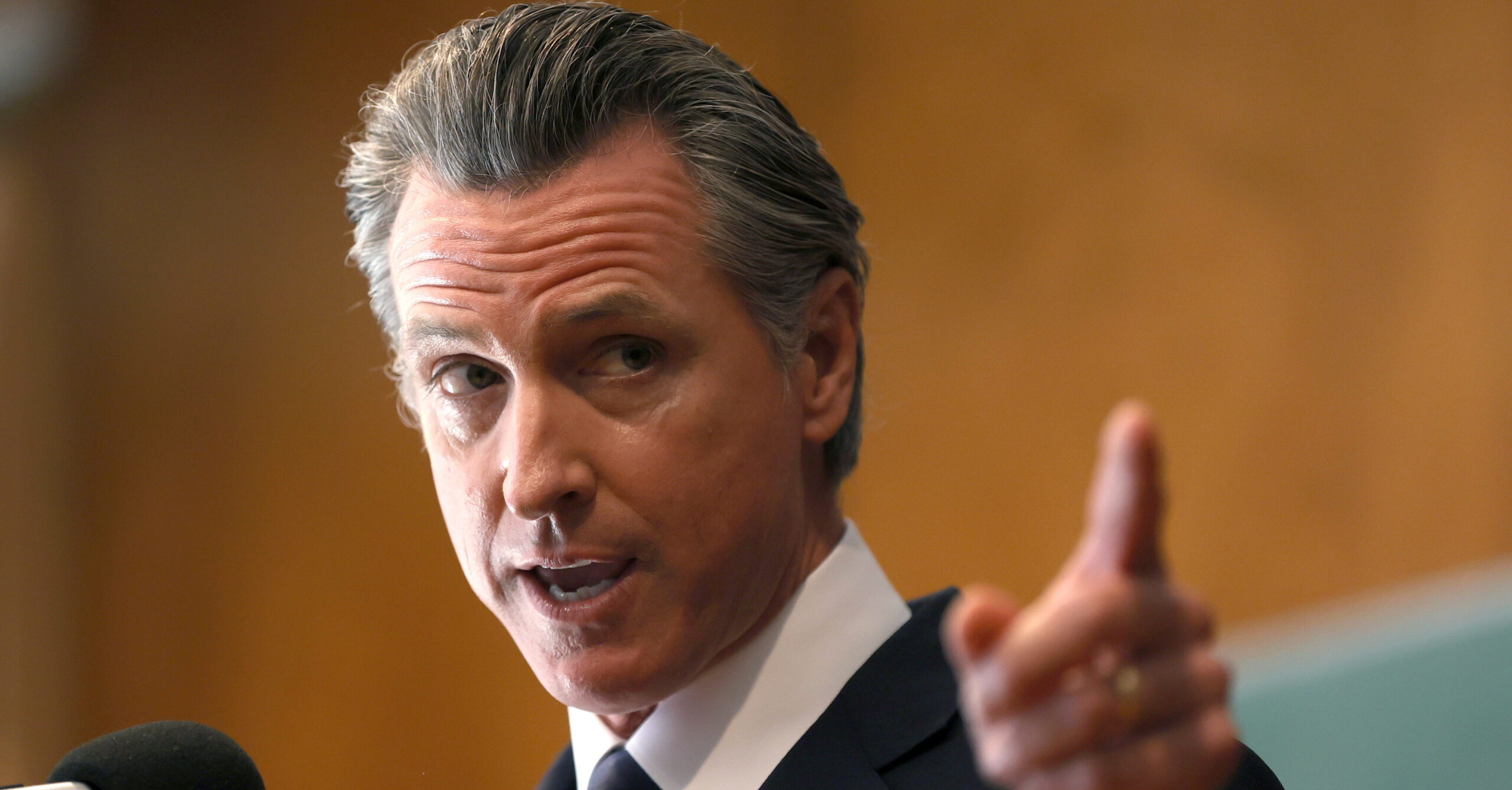 Gavin Newsom Asks DOJ for ‘Kidnapping’ Investigation Into GOP Governors Who Relocate Migrants