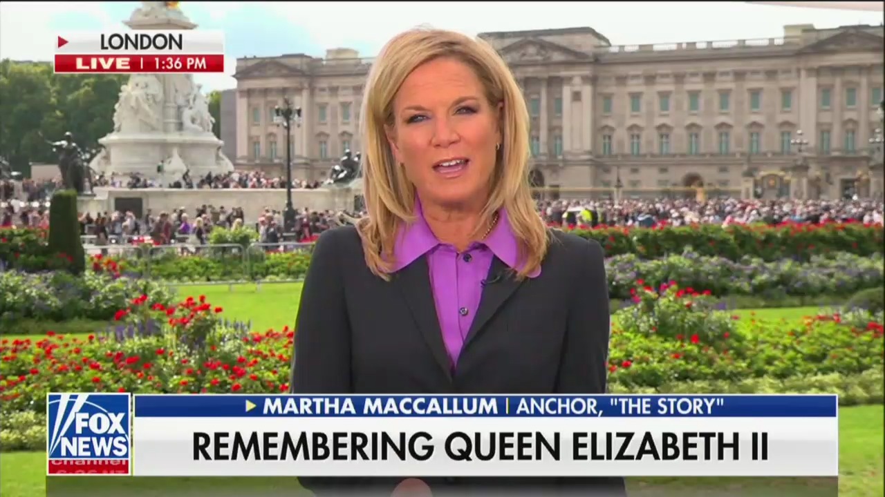Martha MacCallum Outside Buckingham Palace