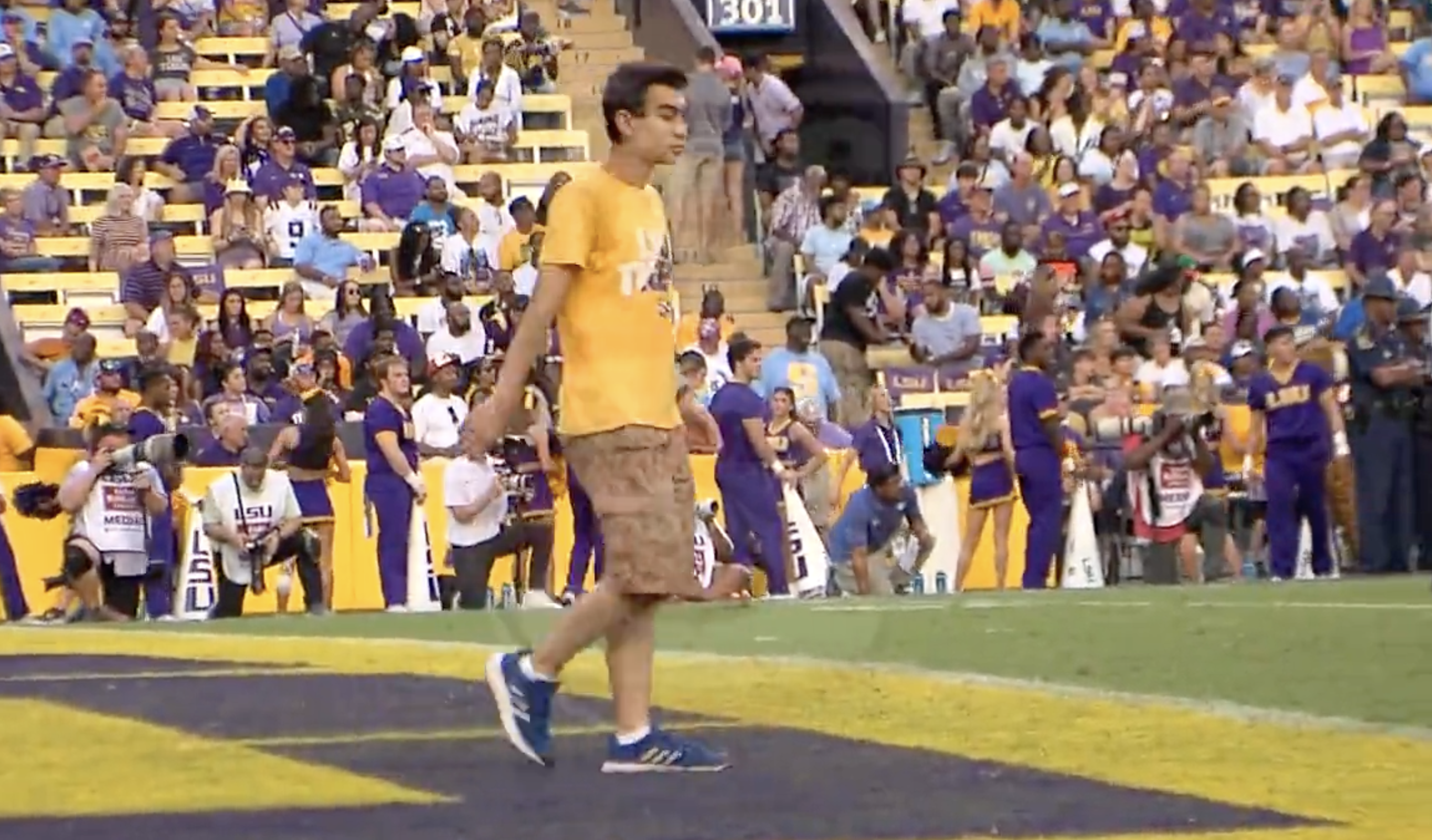 LSU takes its dugout circus — hats, masks and Tigers, oh my — to