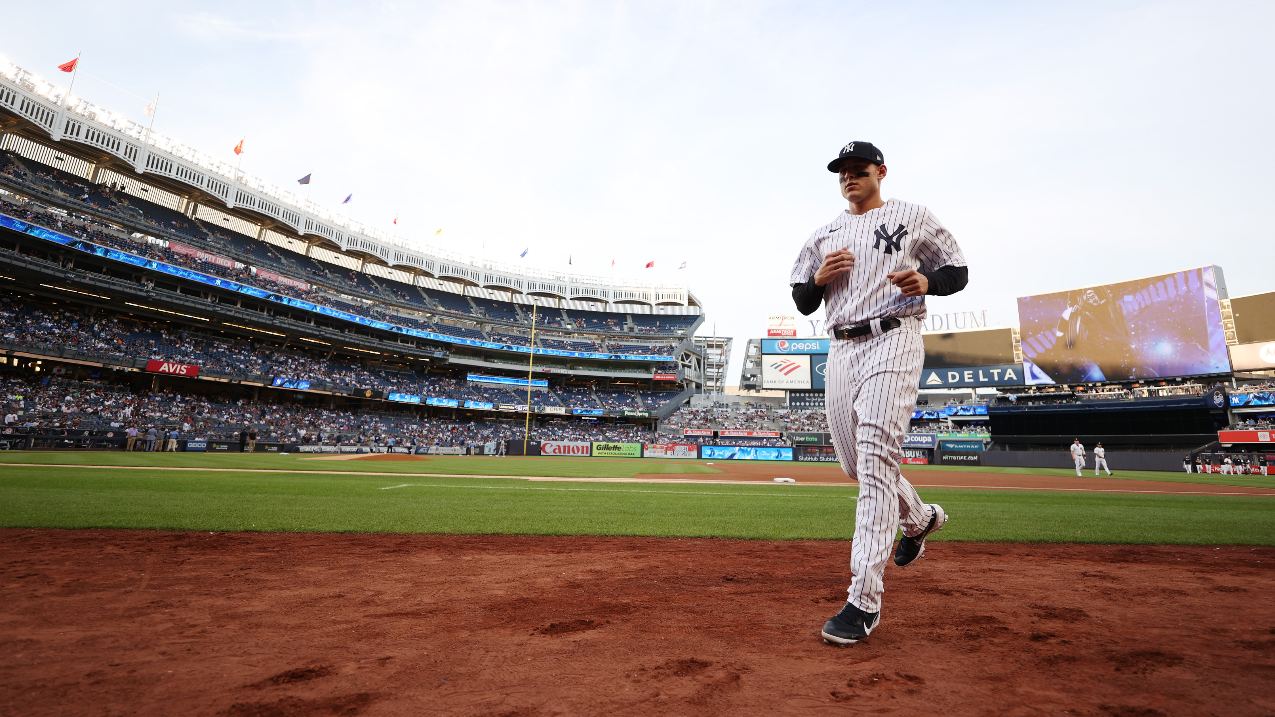 Yankees runner takes blame for 'bonehead play' as MLB announcer is left  wondering 'what happened?' on live broadcast