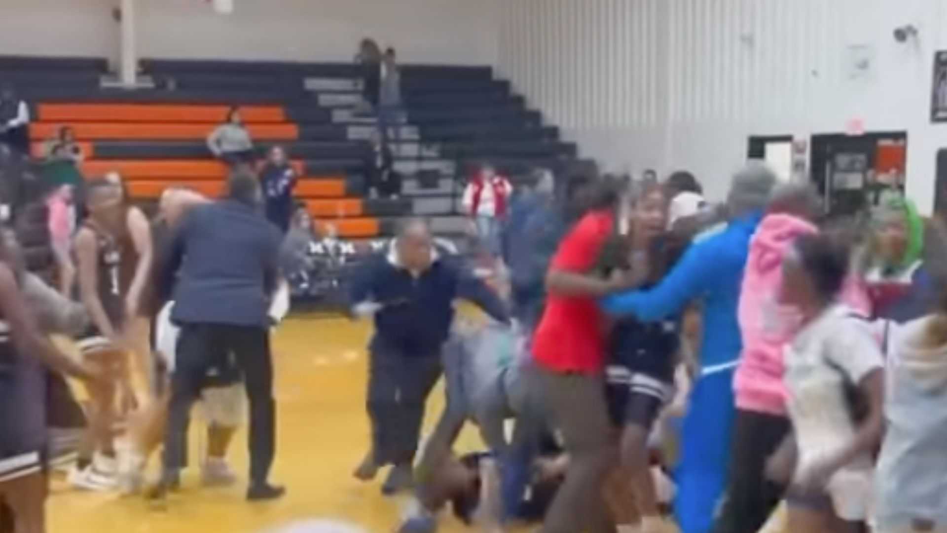 Chaotic Brawl Breaks Out At Girls High School Basketball Game Between Players, Spectators, And Even Cheerleaders (mediaite.com)
