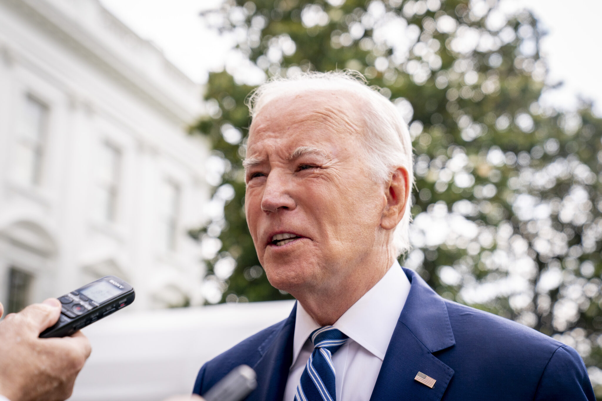 Axios Dishes on Biden Yelling at WH Aides and ‘Quick-Trigger Temper’ (mediaite.com)