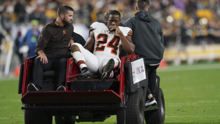 Cleveland Browns running back Nick Chubb carted off after leg injury