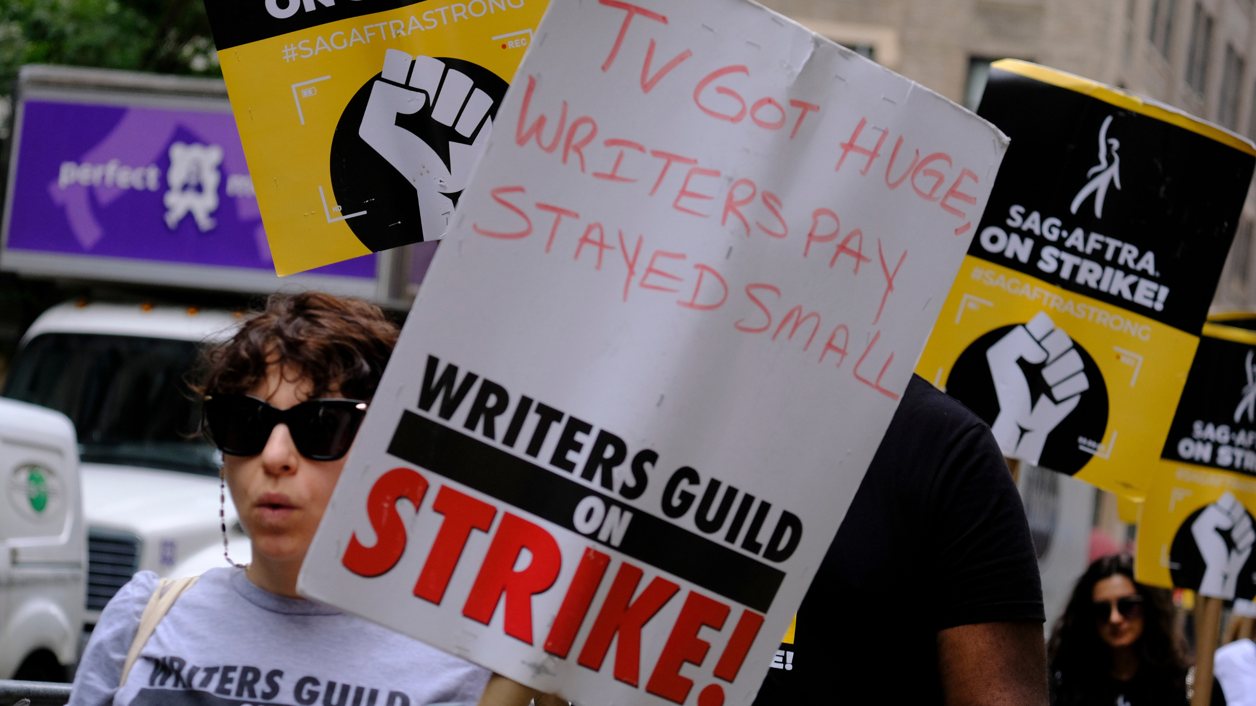 Bill Maher's show returning without writers as WGA strike