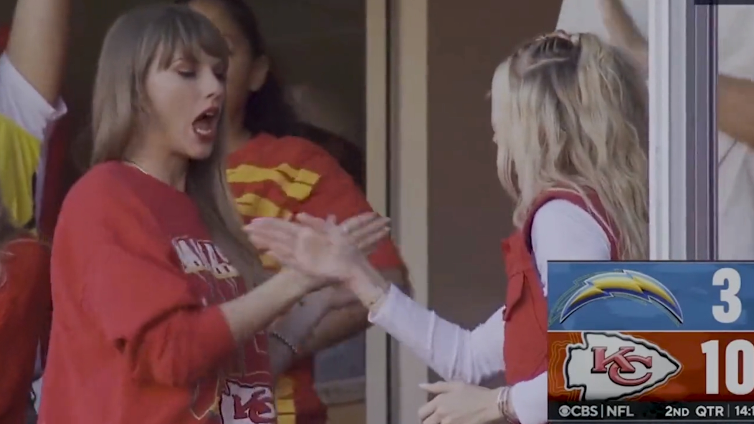 Taylor Swift & Brittany Mahomes Unveil New Handshake