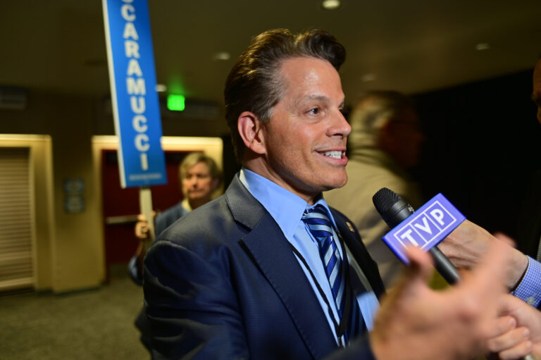 Anthony Scaramucci Reacts to Katie Zacharia's Rough Debut
