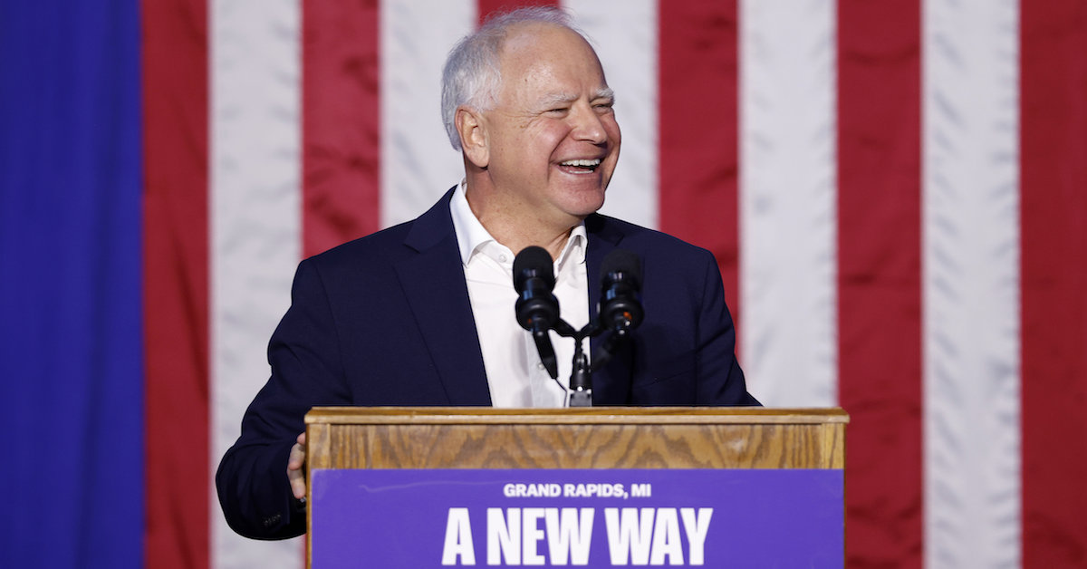 Tim Walz Rally Breaks Into 'We're Not Eating Cats' Chant