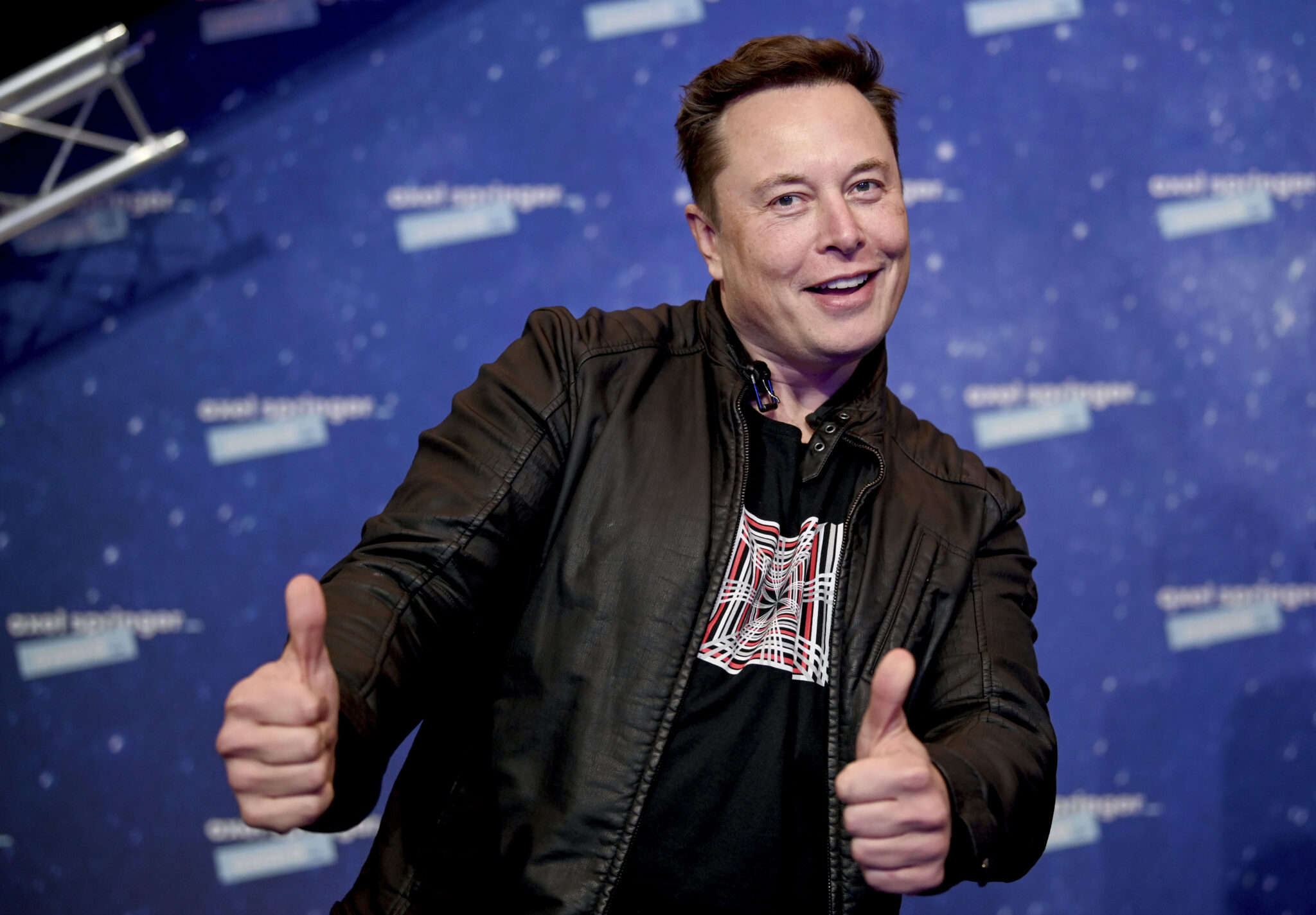 Elon Musk Admits X is Throttling Links — Effectively Limiting People From Reading News (mediaite.com)