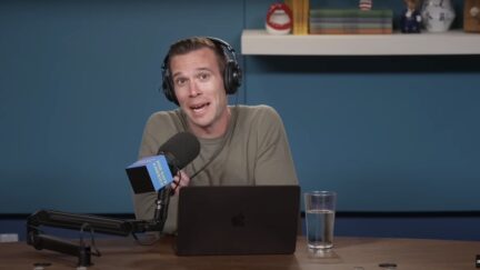 📺 Pod Save America’s Jon Favreau Rages At Mark Zuckerberg Over Massive Trump Donation: ‘Few Human Beings More Full Of S**t’ (mediaite.com)