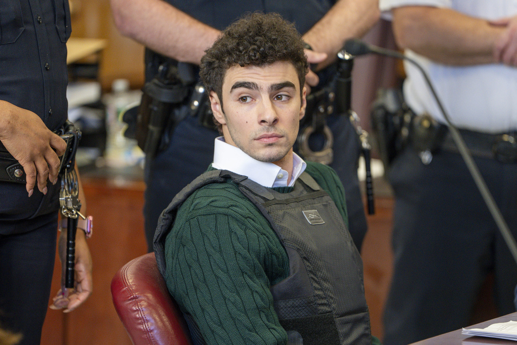 Attorney General Pam Bondi Orders Prosecutors to Seek Death Penalty for Luigi Mangione