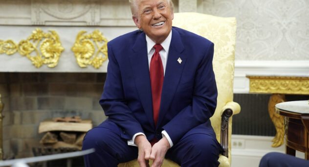 Donald Trump in Oval Office