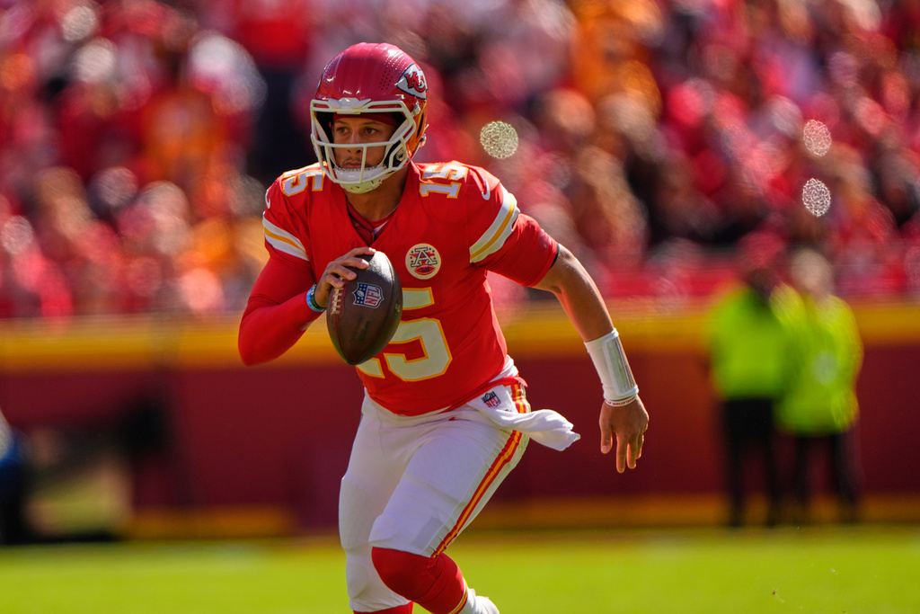 'Never F*cking Works!' Mahomes Goes Viral With Slick Play