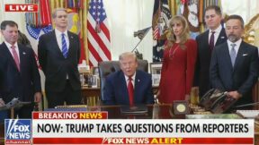 Donald Trump in Oval Office